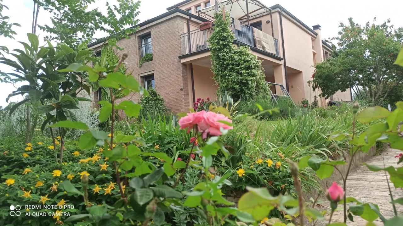 Casa Vincenzo 130 Mq Con Portico Ed Ingresso Esclusivo Dal Giardino Villa Felino Exterior photo